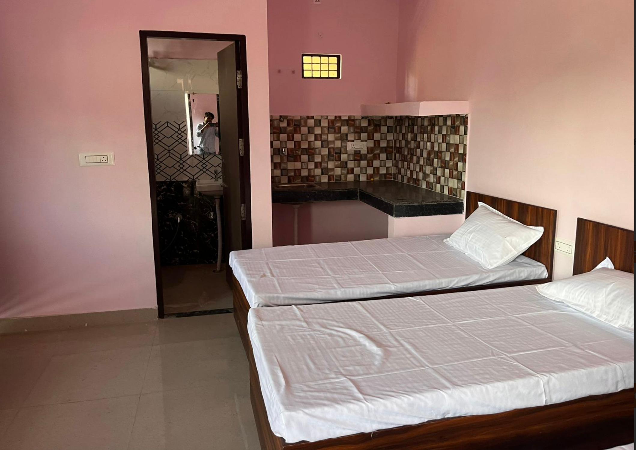Home's PG - Image 1