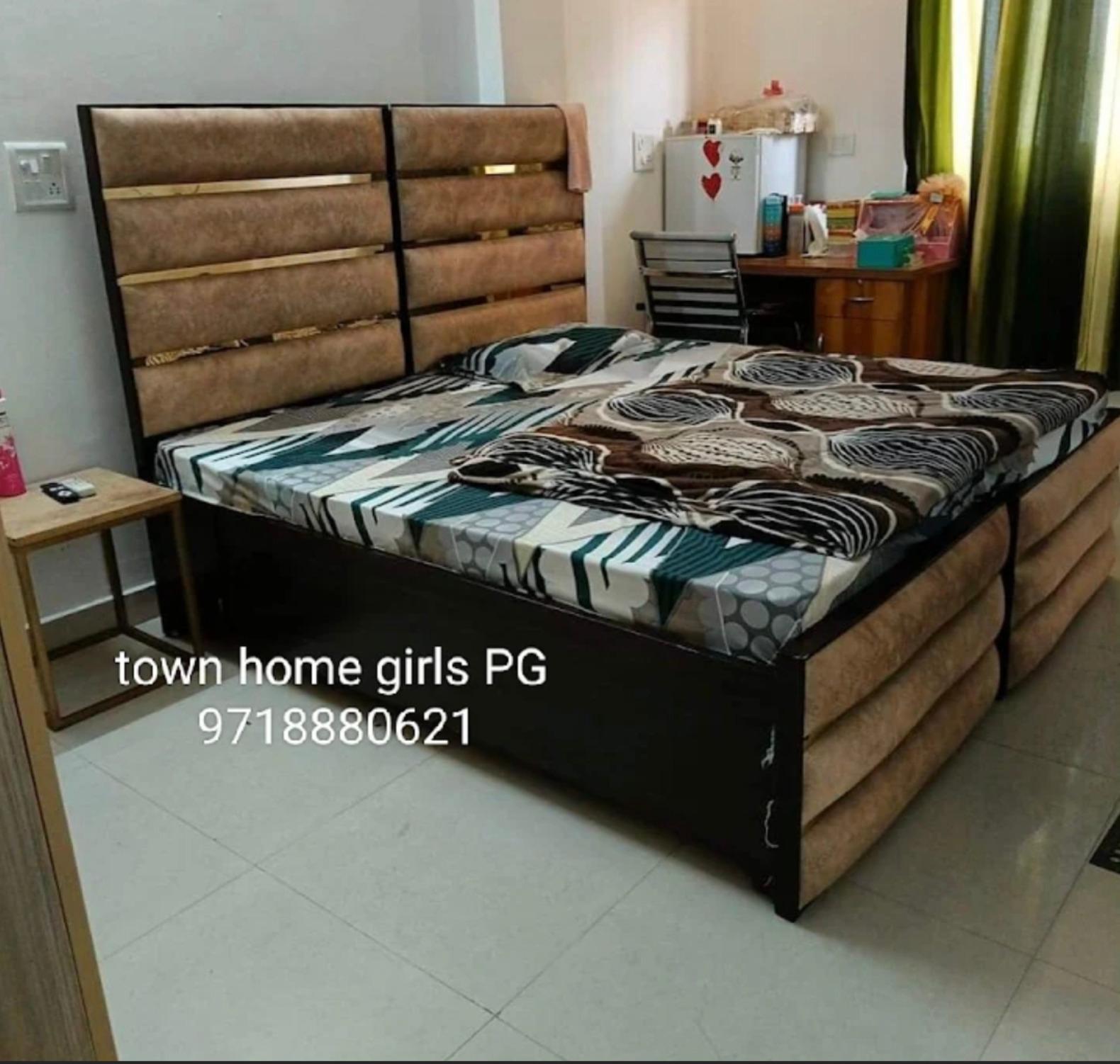 Town Home Girls PG - Image 1