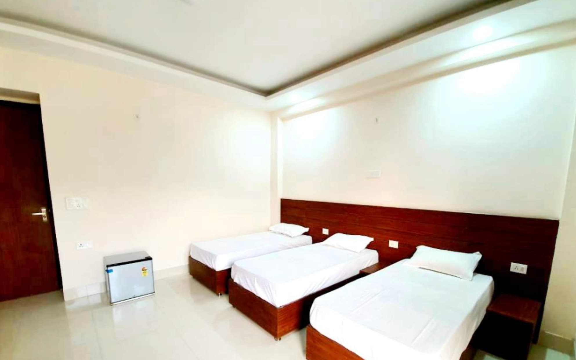 CLOUD NINE ROOMS & PG - Main
